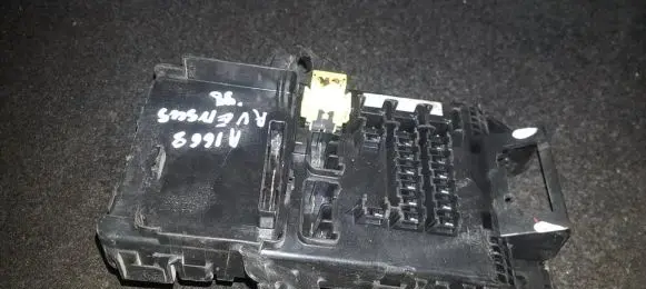 Toyota Avensis T220 Fuse box set