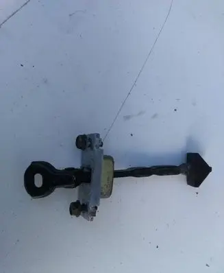 Mazda 3 I Rear door check strap stopper