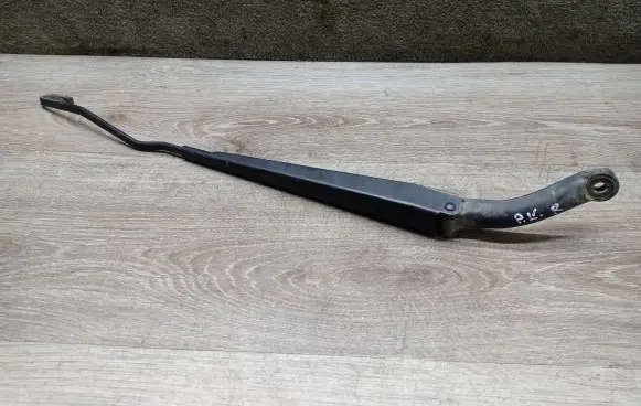 Volvo V70 Front wiper blade arm 8624243 8624266