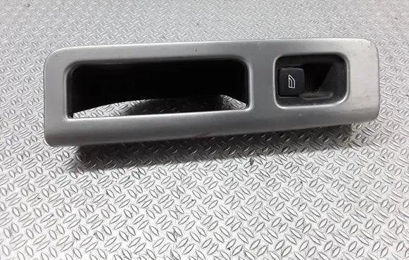 Volvo S40 Electric window control switch 8679678