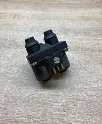 Mercedes-Benz E W210 Coolant heater control valve 1147412114 0018307784