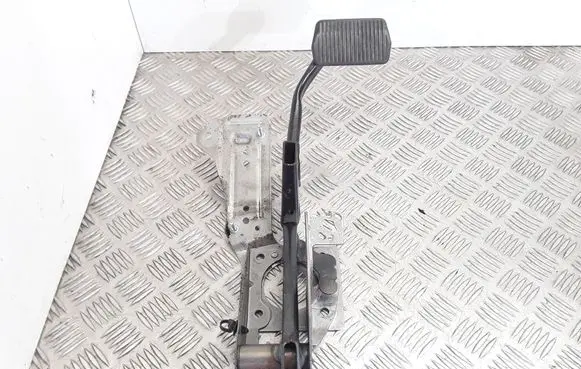 Ford Focus Brake pedal BV612467JB
