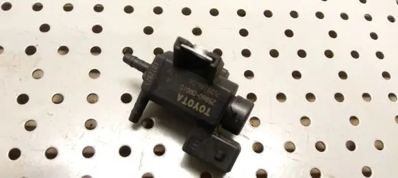 Toyota RAV 4 (XA30) Vacuum valve 258600R010 72828606 10T2923