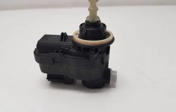 Headlight level adjustment motor