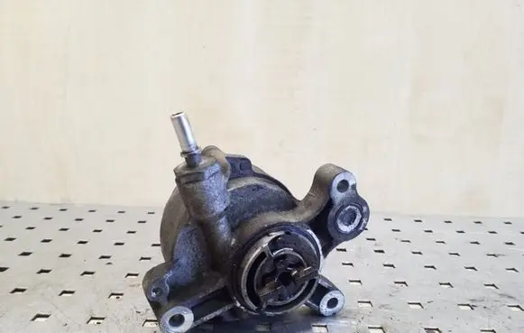 Ford Kuga I Vacuum pump
