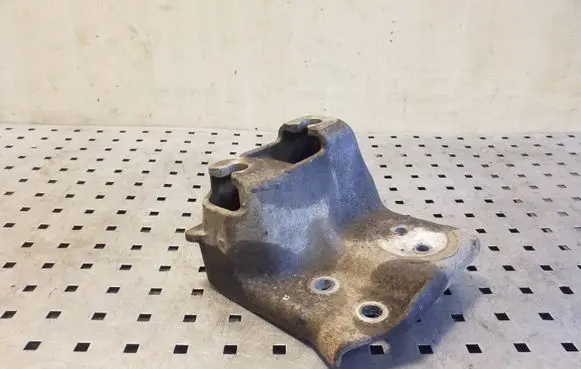 Subaru Outback Engine mounting bracket 0BKR