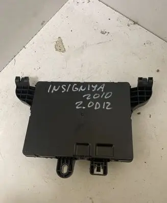 Opel Insignia A Fuse module 13277317