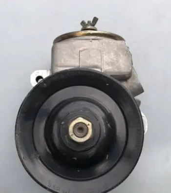 Mercedes-Benz E W123 Power steering pump 1164602480