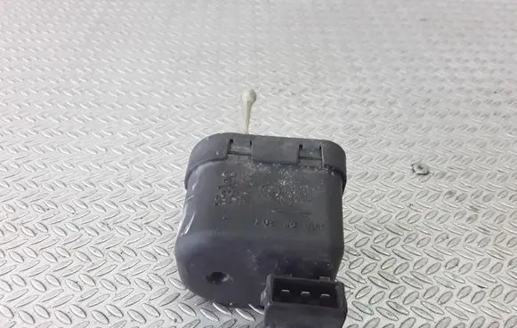 Headlight level adjustment motor