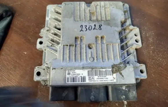 Peugeot 207 Engine control unit/module 9676761080 s180075002k