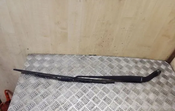 Chevrolet Captiva Front wiper blade arm