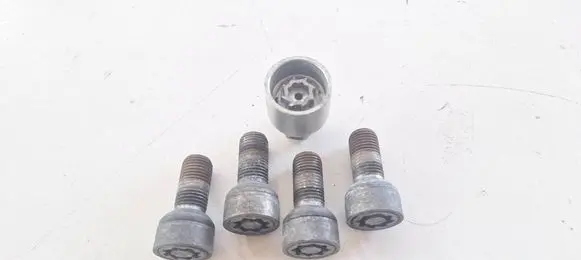 Volkswagen Touran III Anti-theft wheel nuts and lock 