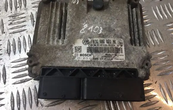 Volkswagen PASSAT B6 Engine control unit/module 03G906021NK 8103