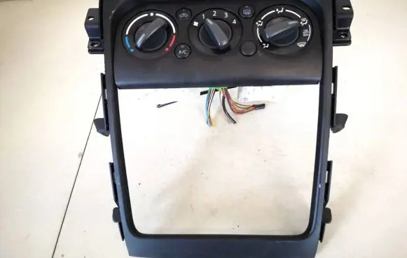 Suzuki SX4 Climate control unit 7382479j0 73824-79j0