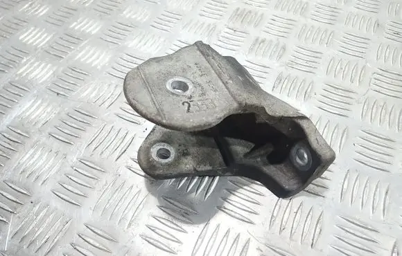 Mitsubishi Outlander Engine mounting bracket