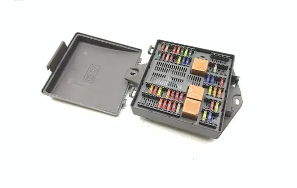 Jaguar XJ X350 Fuse module 2W9314A073BE
