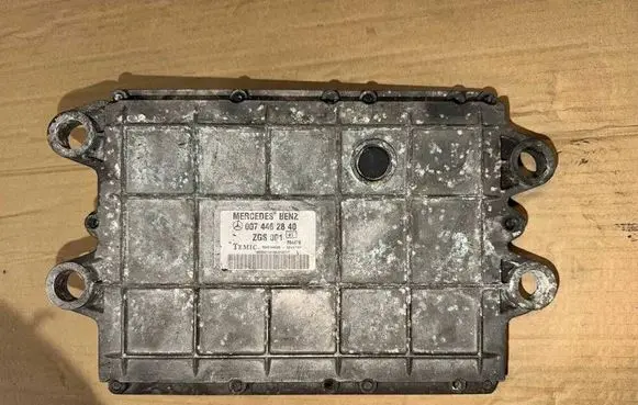 Mercedes-Benz E W123 Engine control unit/module ECU 0074462840 A0664472140