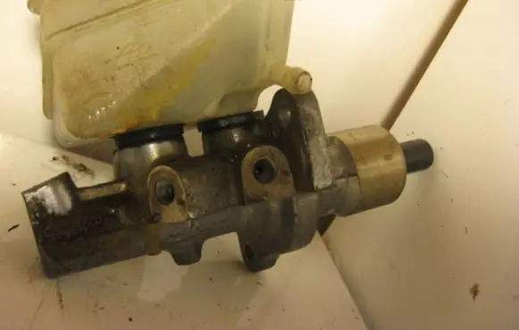 Mercedes-Benz E W124 Master brake cylinder