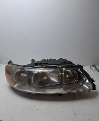 Volvo XC70 Headlight/headlamp 30698836 P2004V70 89900266