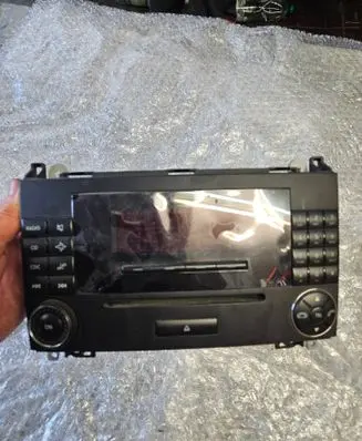 Mercedes-Benz A W168 Radio/CD/DVD/GPS head unit A1698700689 021165 MF2750