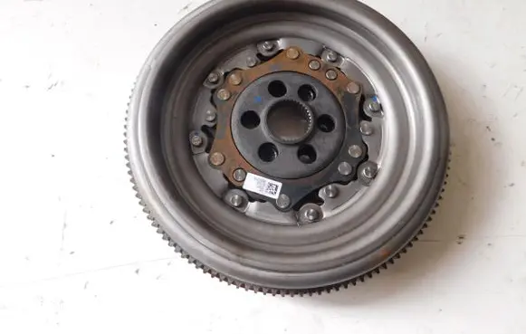 Volkswagen Golf VII Dual mass flywheel 04E105266E