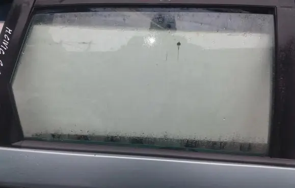 Rear door window glass