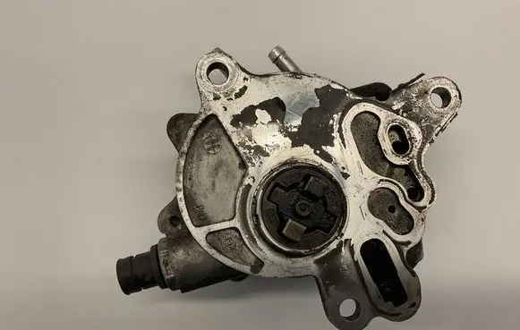 Volkswagen Touran I Vacuum pump 03G145209 V512 120705