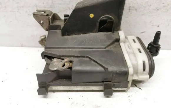 Audi A6 S6 C4 4A Rear door lock 4A0185