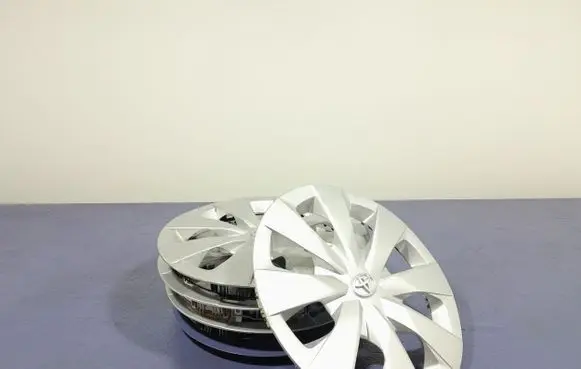 Toyota Corolla E10 R17 wheel hub/cap/trim 42602-02550