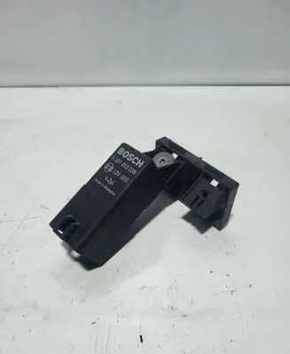 Volkswagen PASSAT B6 Glow plug pre-heat relay 0281003038