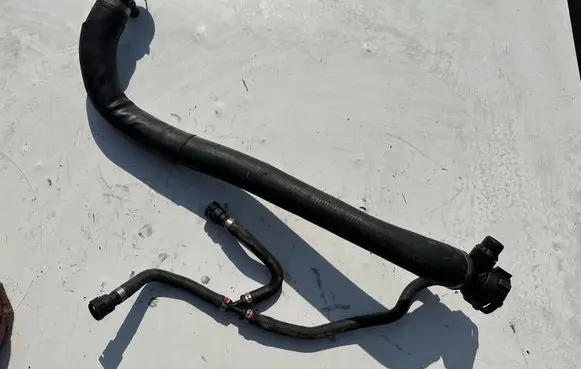 BMW 5 F10 F11 Engine coolant pipe/hose 8514434 19906610 R1810N