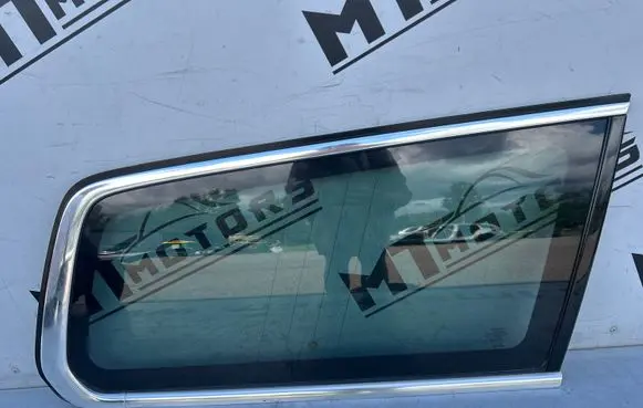 Volvo V70 Rear side window 30716751