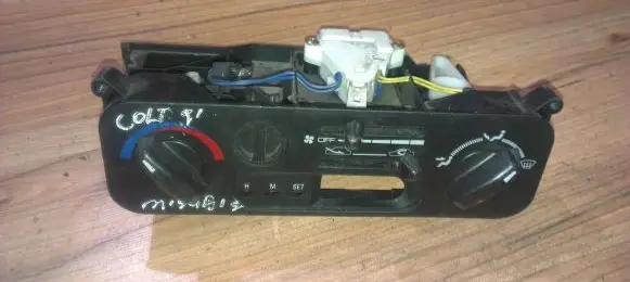Mitsubishi Colt Climate control unit nenustatyyta