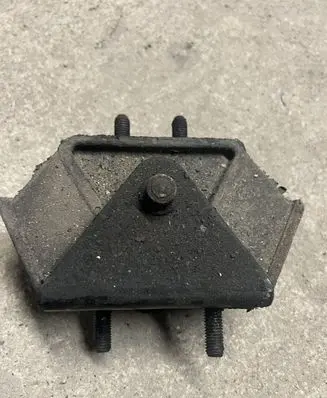 Land Rover Range Rover P38A Engine mount bracket