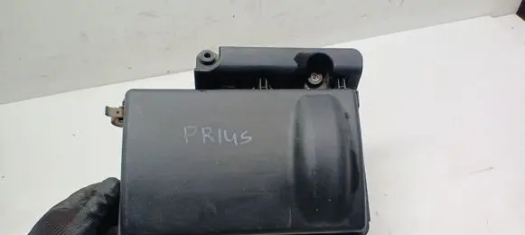 Toyota Prius (NHW20) Air filter box 