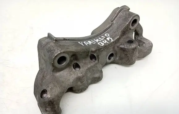 Engine mounting bracket
