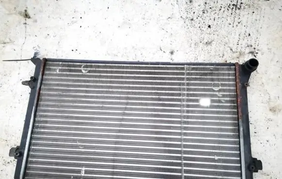 Volkswagen Golf V Coolant radiator