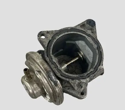 Volkswagen Golf V EGR valve 038129637D