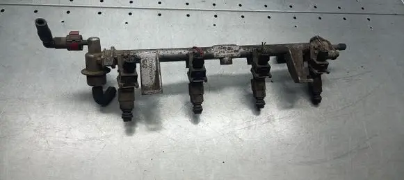 Ford Focus Fuel injector supply line/pipe 