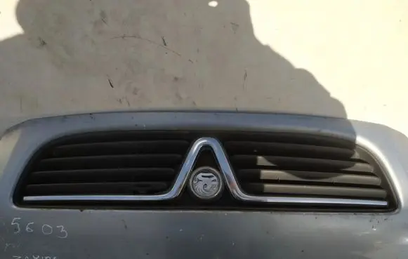 Opel Zafira A Front grill