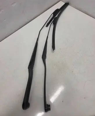 Nissan Juke I F15 Front wiper blade arm W000014866 M1E1AS12U