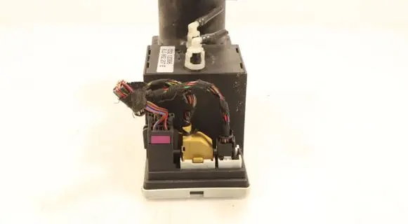 Audi A4 S4 B5 8D Central locking vacuum pump 8L0862257E