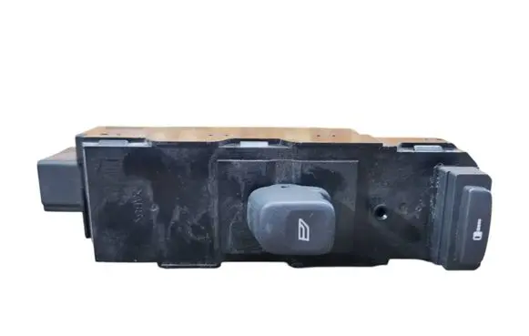 Volvo V70 Electric window control switch 8682950 02W15E