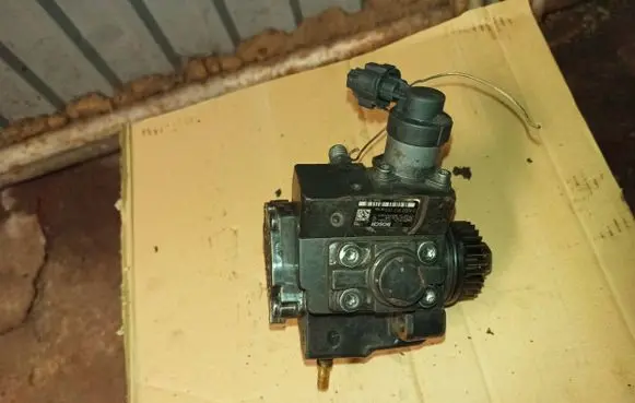 Renault Trafic II (X83) Fuel injection high pressure pump 0445010234