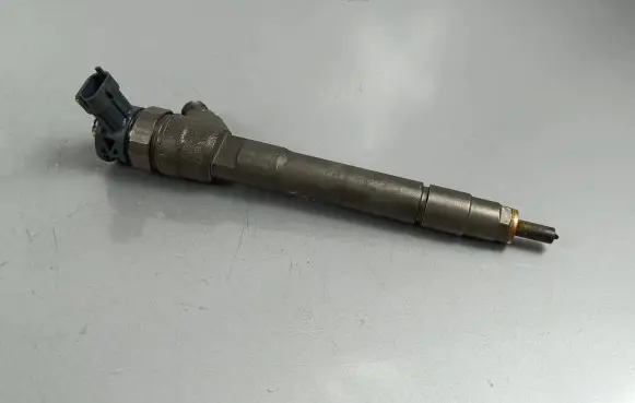Nissan X-Trail T32 Fuel injector 0445110546