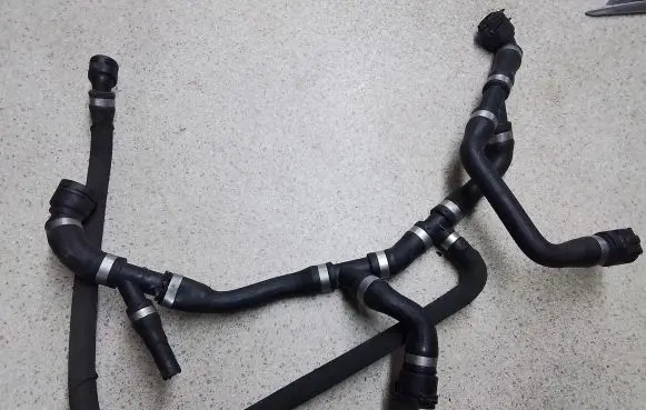 BMW M5 Engine coolant pipe/hose 8386545 2284289