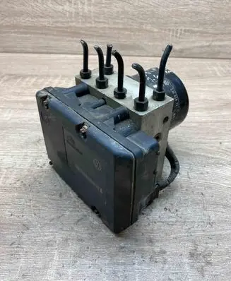 Volkswagen Golf IV ABS Pump 1J0907379G 1J0614117C