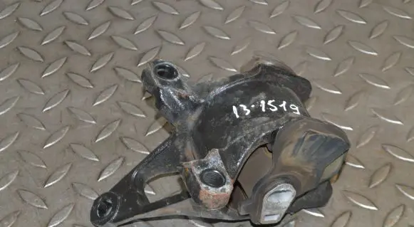 Mazda 6 Engine mount bracket