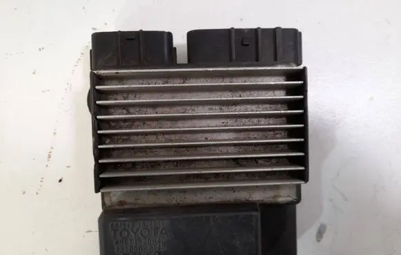 Toyota Avensis T250 Fuel injection control unit/module 8987120040