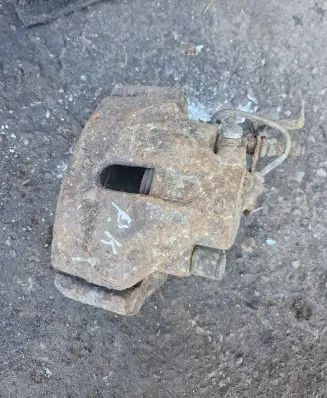Volkswagen PASSAT B5 Front brake caliper